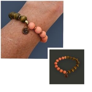 3/$30 Vtg CG Two-tone Pink Acrylic and Wood Beaded Stretch Bracelet
